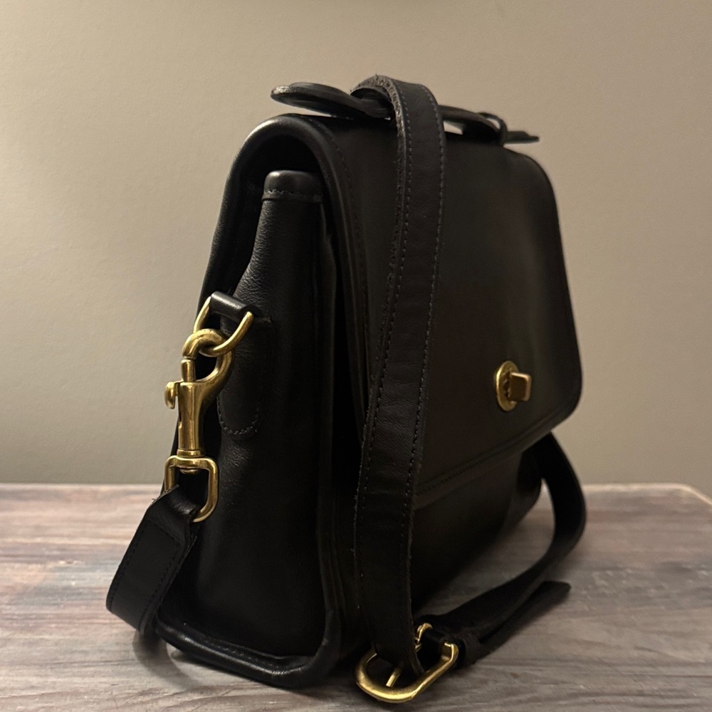 Vintage Coach Court 9870 Black Leather Crossbody Bag with Gold Accents - Picture 6 of 13